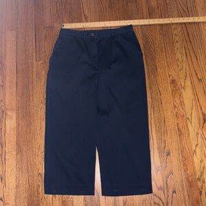 Navy capris pants with pockets